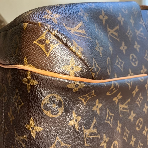 Louis Vuitton monogram Totally GM size bag. Like new excellent condition,No odor - Picture 13 of 15